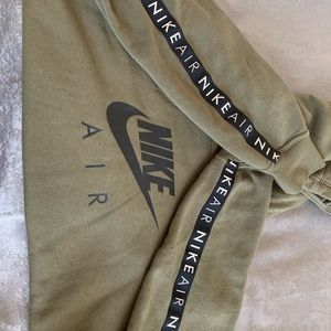 Nike Women's Sportswear Air Hoodie Pullover